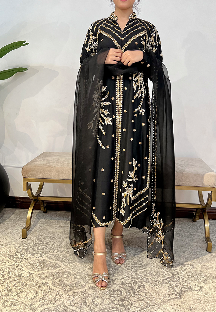 Amalie-with-Dupatta-Featured-Image