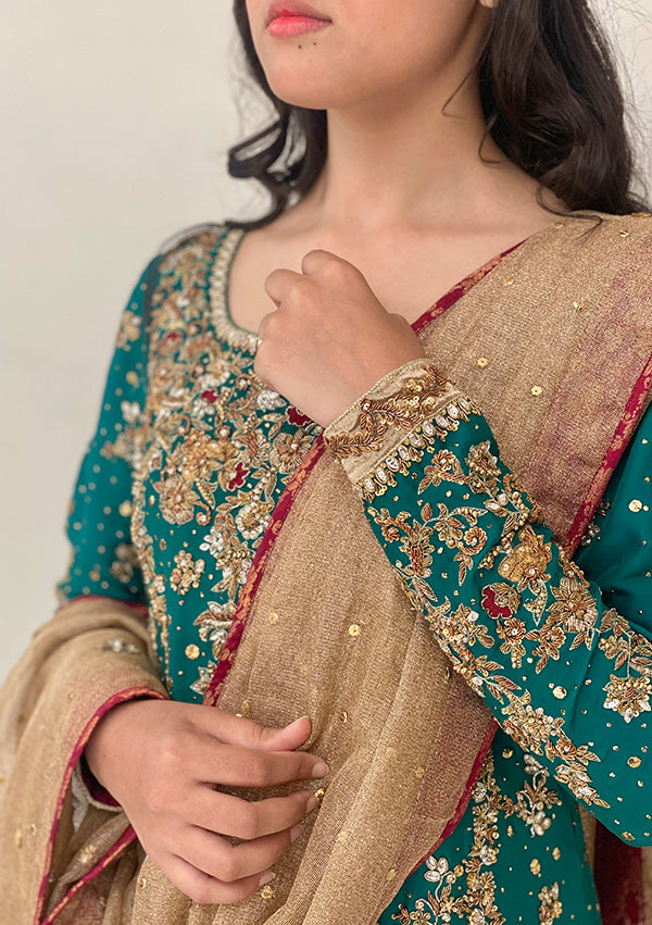 Saiqa-with-churidaar-and-Dupatta-Image-Three