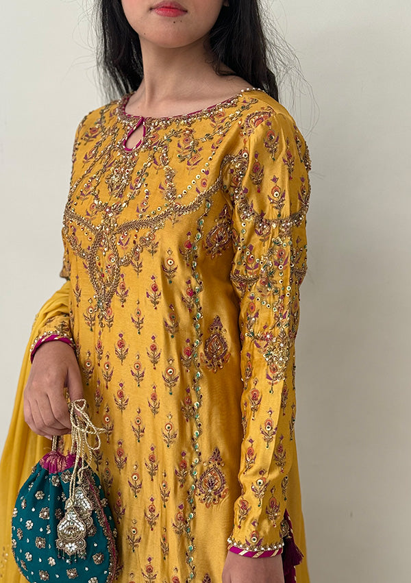 Sameen-with-Dhaka-Pants-and-Dupatta-Image-Five