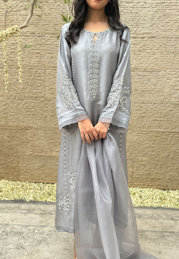 Zi-with-Dupatta-Image-One
