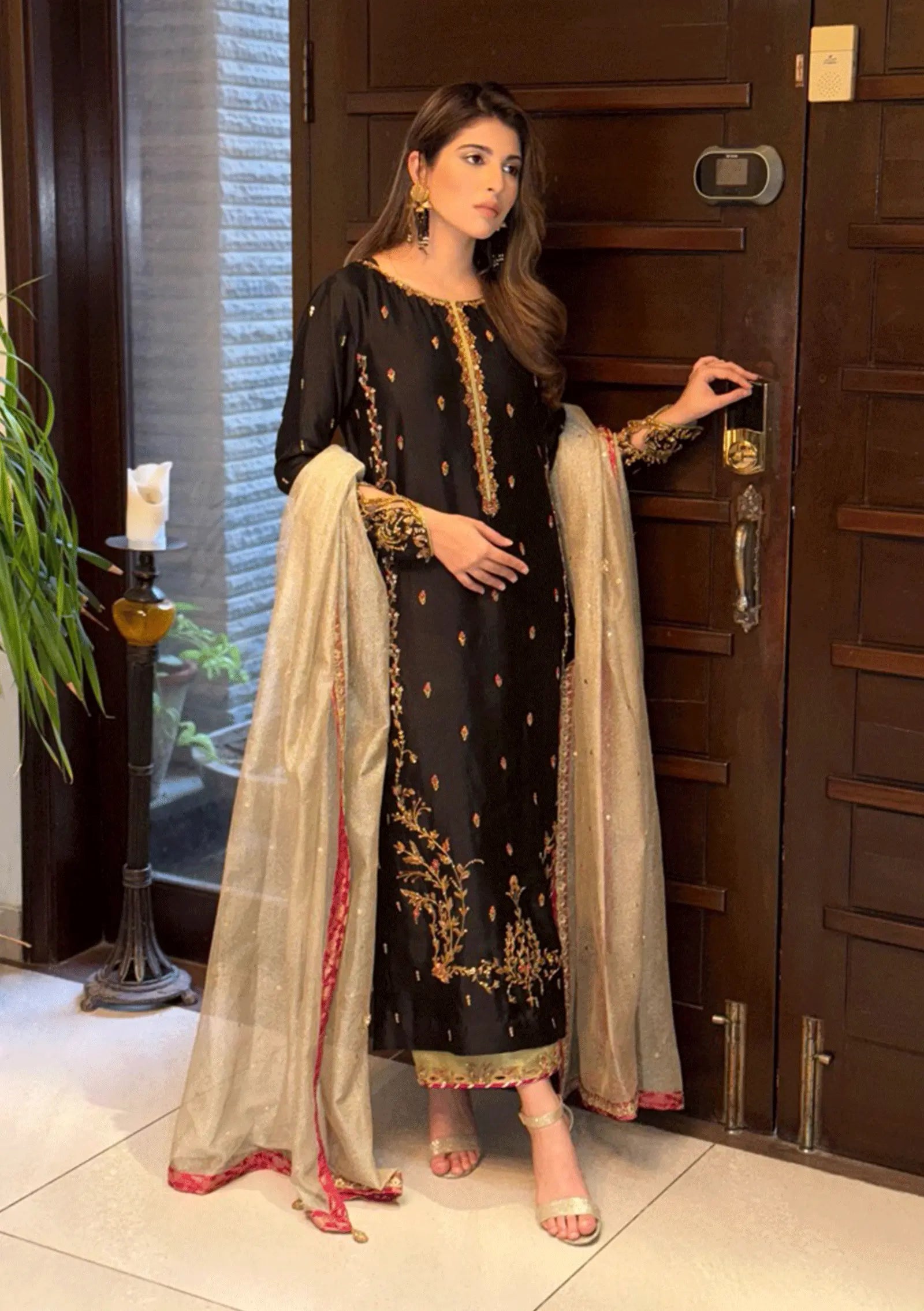 Zerin-with-Izaar-Pants-&amp;-Dupatta-Image-One