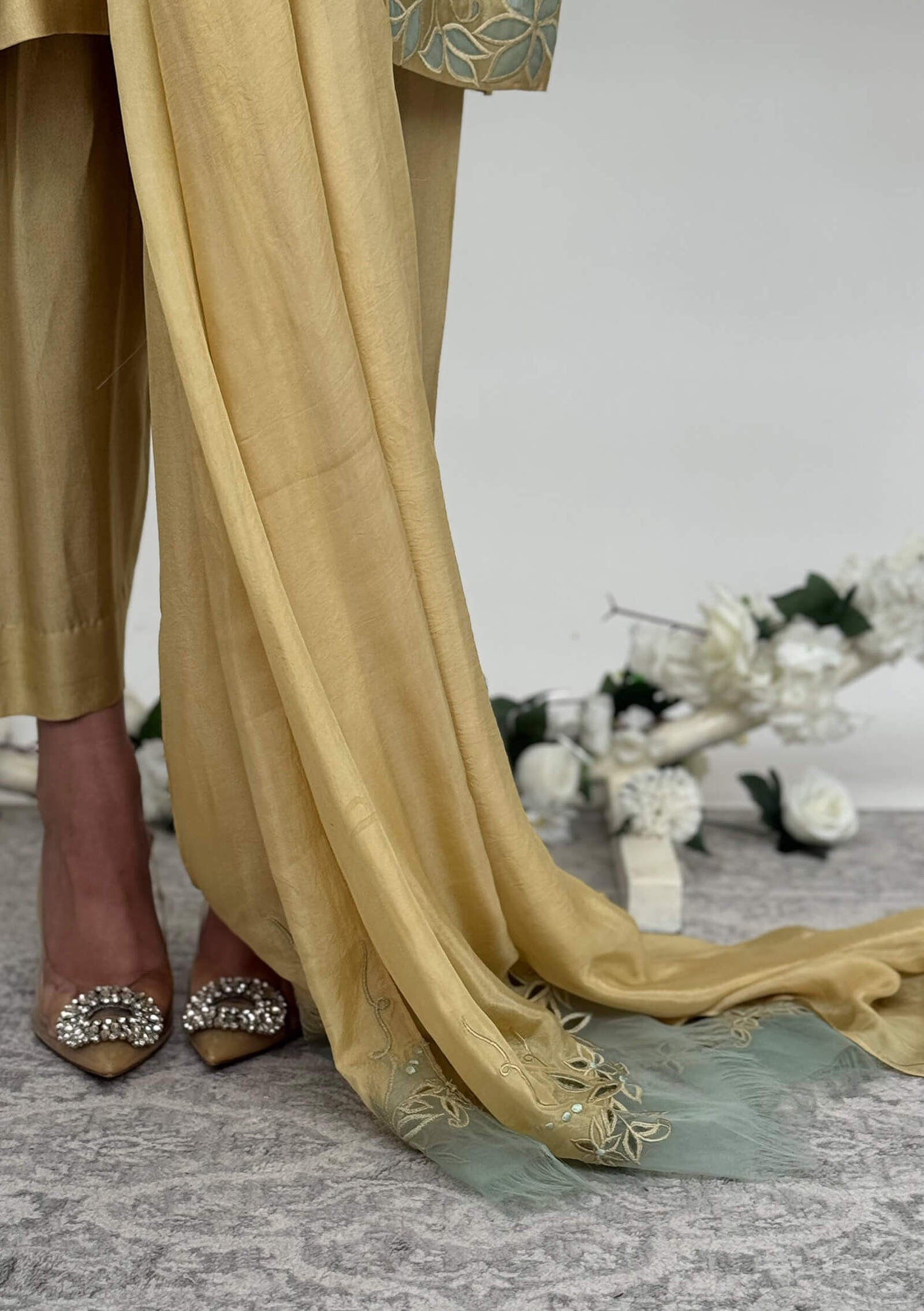 Talia-with-Shalwar-&amp;-Dupatta-Image-Four