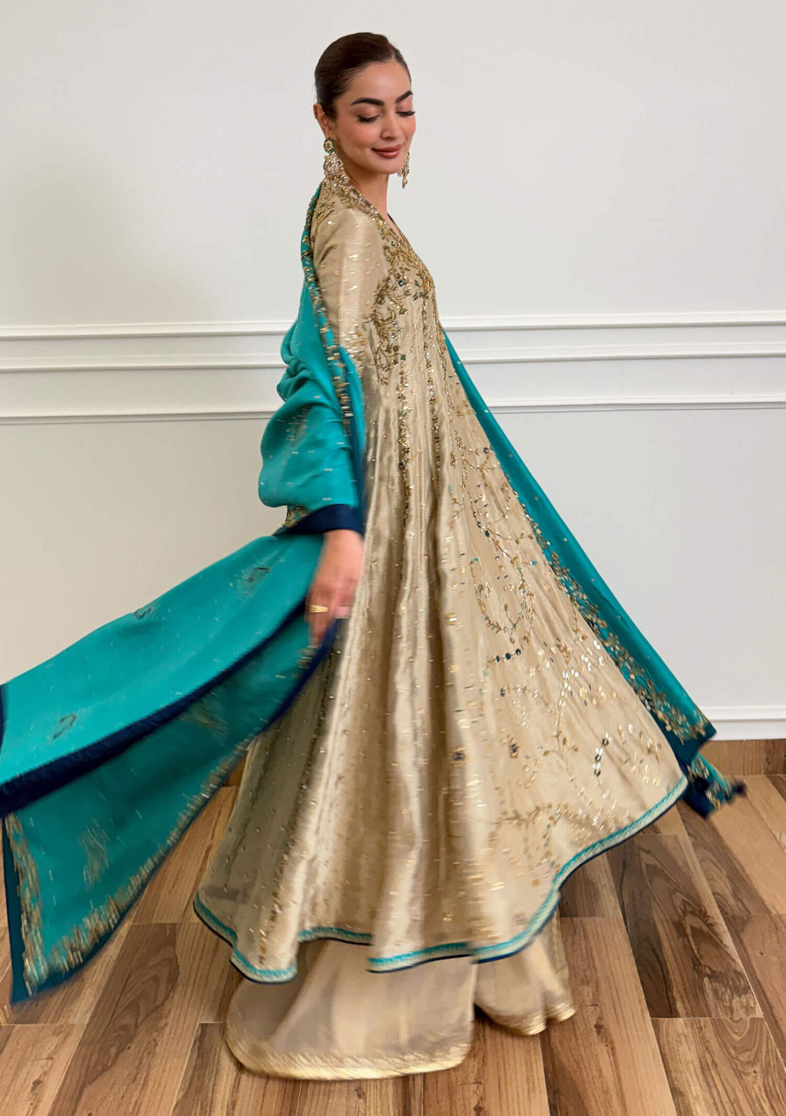 Zari-with-Dhaka-Pants-&amp;-Dupatta-Image-Three