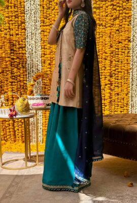 Esra_with-Flared-Pants-&-Dupatta-Image-One