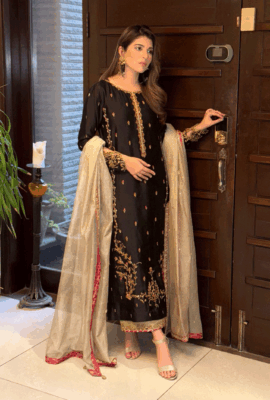 Zerin-with-Izaar-Pants-&-Dupatta-Image-One